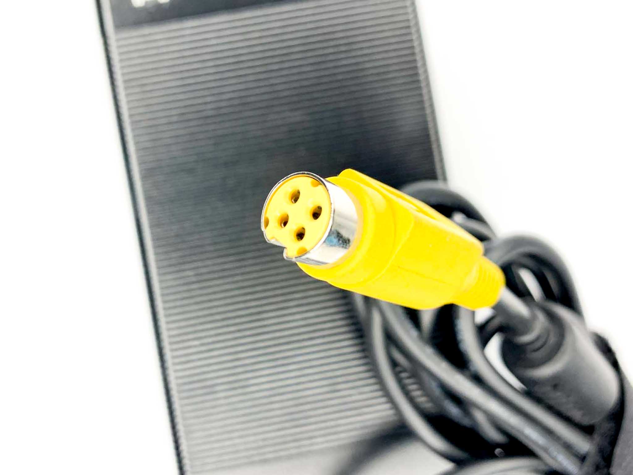 Блок живлення для ноутбука IBM 120W  16V 4 pin 10 mm female connector
